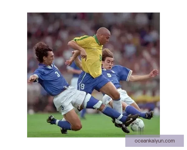 马尔蒂尼近期比赛表现稳健，状态持续提升引人关注